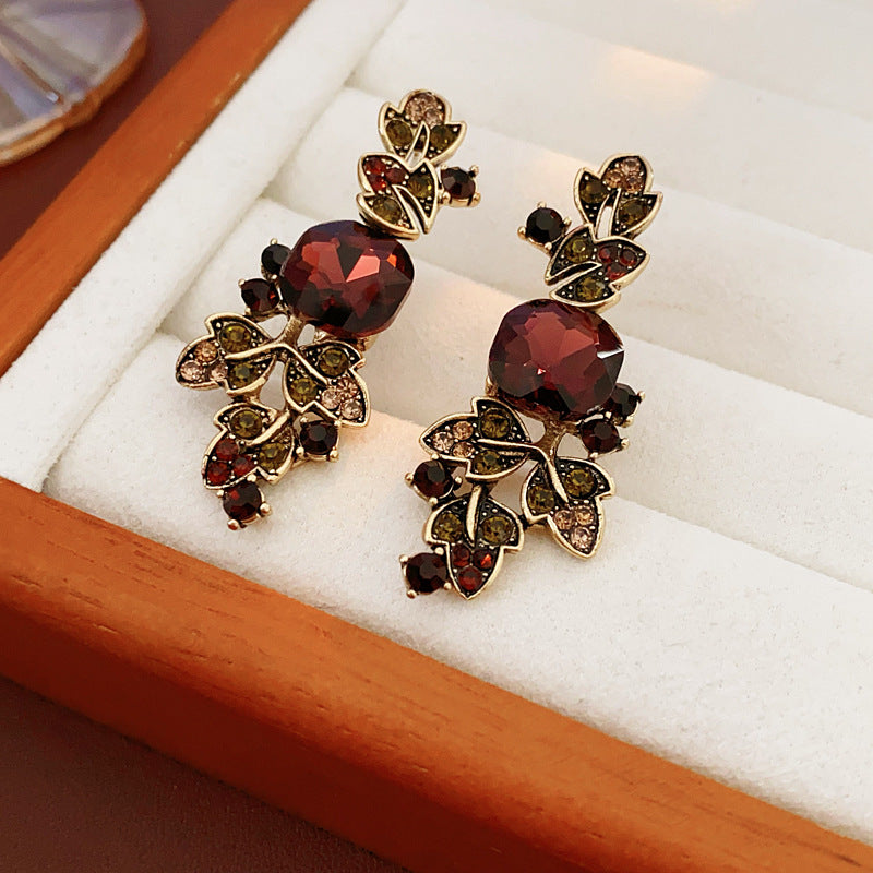 Collana pendente a foglia quadrata stile vintage con intarsio in strass su catena in rame placcato per donna