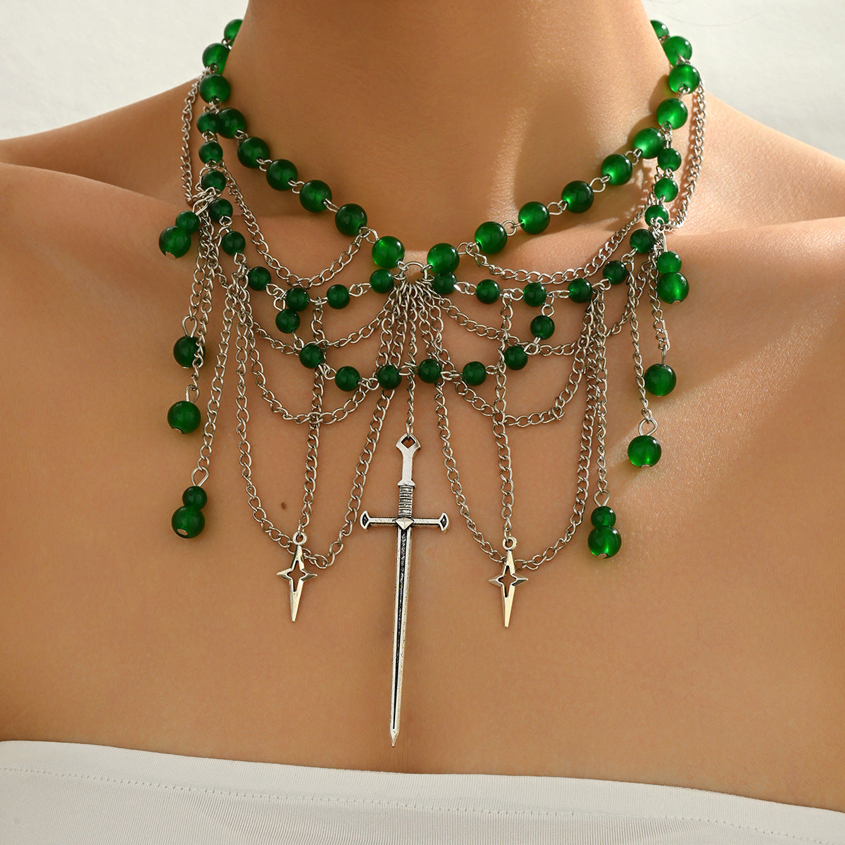 Collar gótico vintage de borlas en capas con cuentas verdes en colgante geométrico, Gargantilla artesanal para mujer