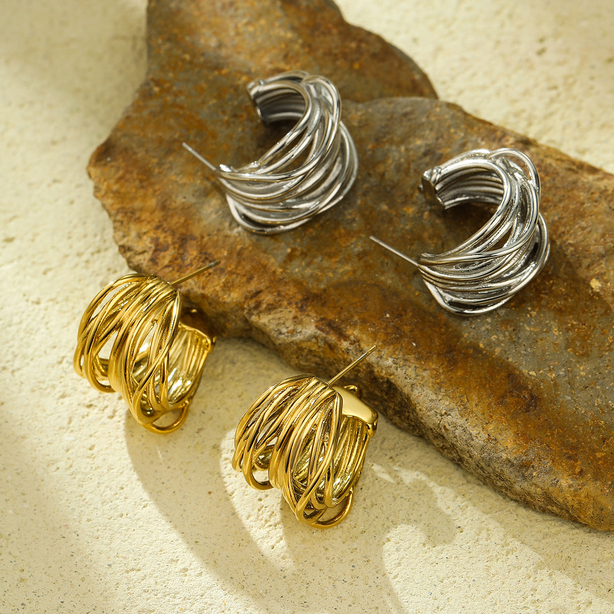 Pendientes de aro geométricos en forma de C de estilo francés minimalista de acero inoxidable con acabado chapado