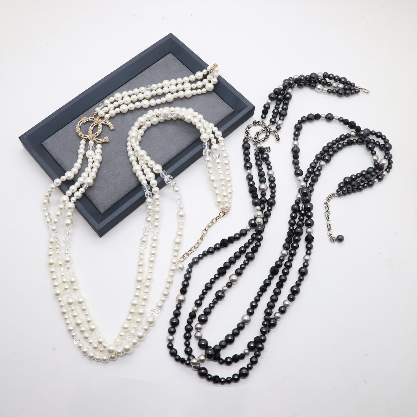 Collana vintage con perle nere e grigie con lettera, catena a sfera multistrato placcata per donna