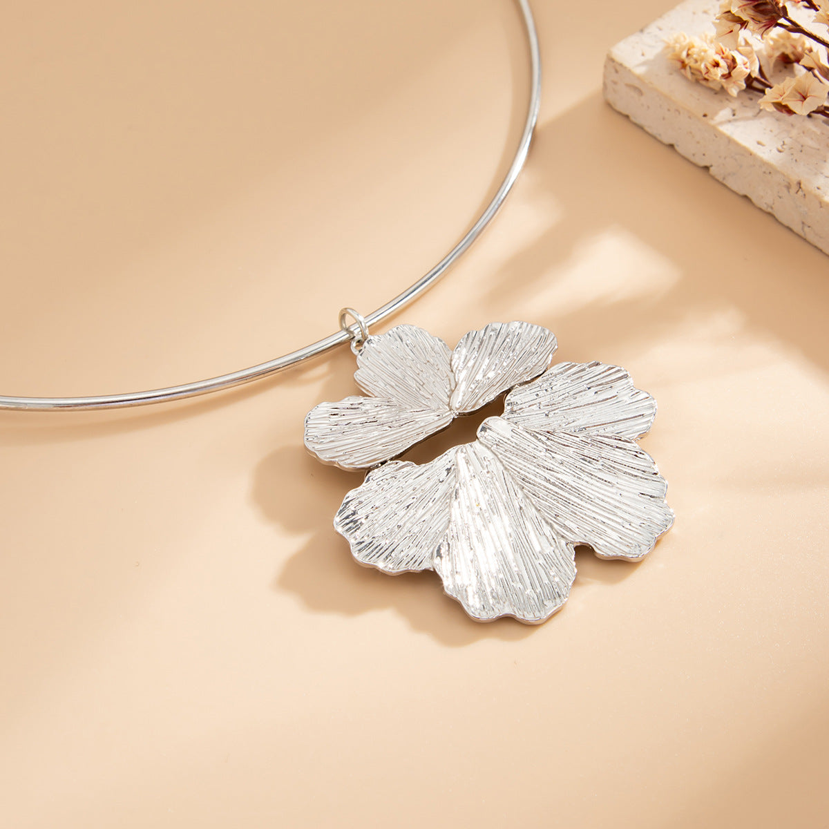 Minimalist Hammered Iron Floral Pendant Choker Necklace for Women