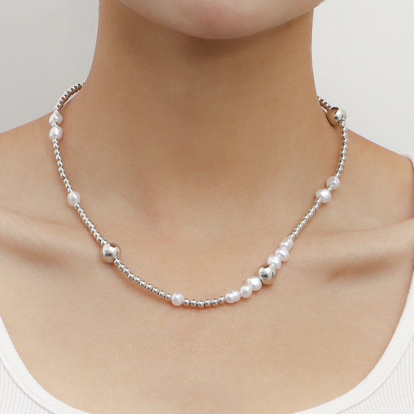 Minimalist Gray Beaded Handwoven Alloy Heart Pendant Necklace for Women with Plated Finish