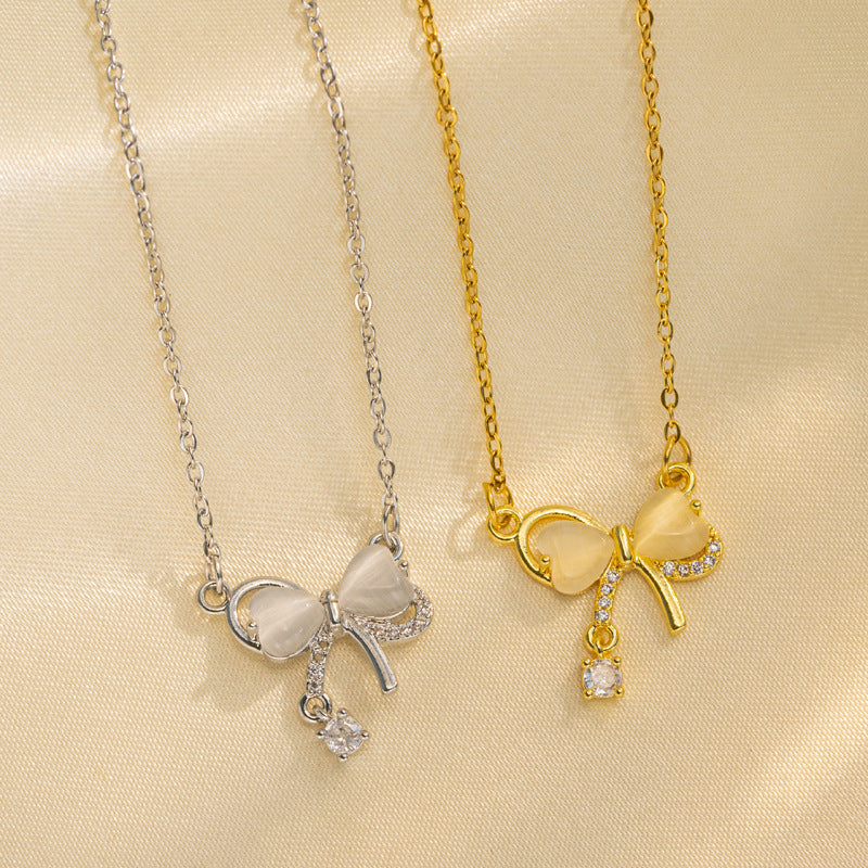 Collana con Pendente Minimalista a Fiocco per Donna con Pietra Occhio di Gatto e Intarsio di Strass in Acciaio al Titanio su Catena a Maglie