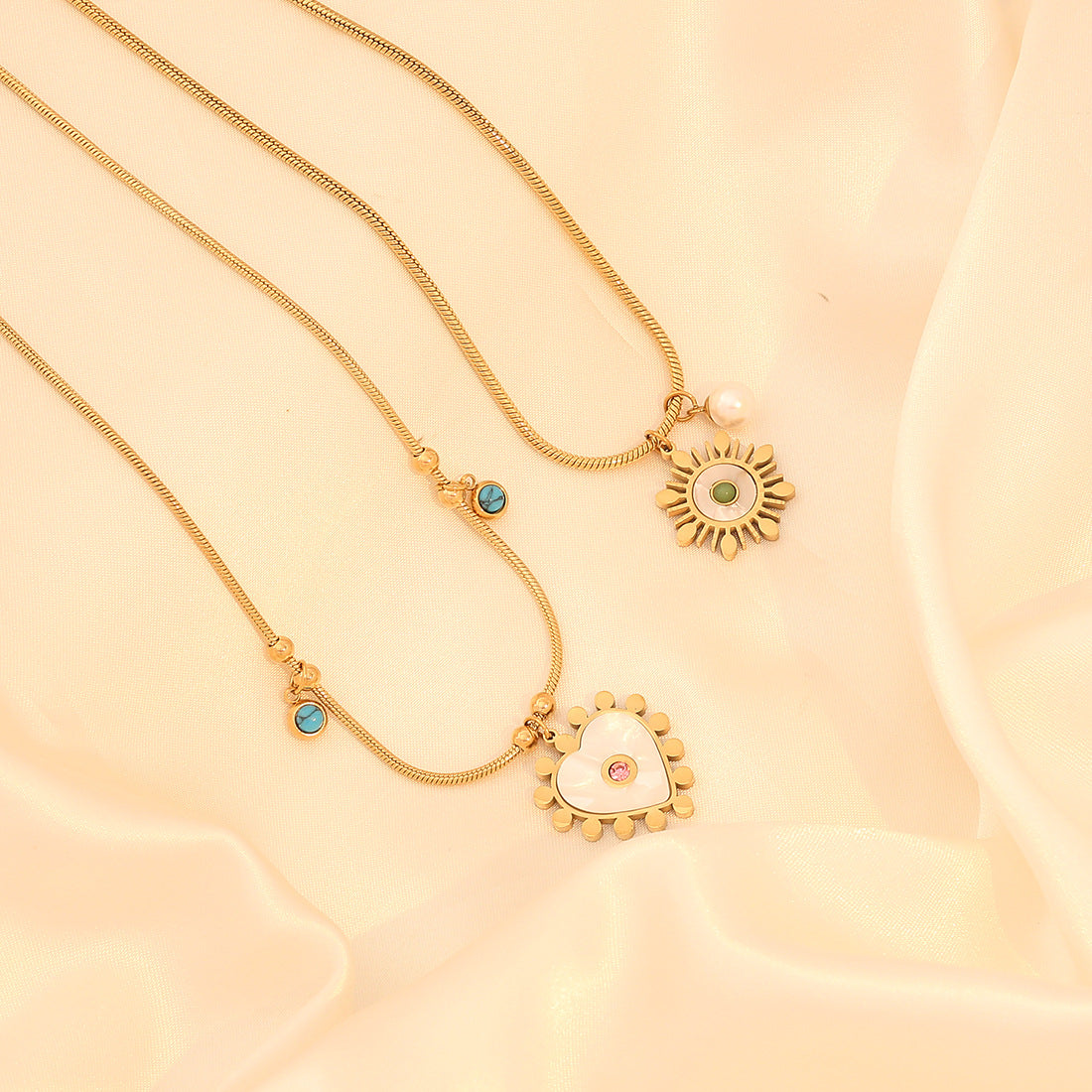 Fashionable Heart-Shaped Stainless Steel Necklace with Pearl Flower Pendant and Plated Finish for Women