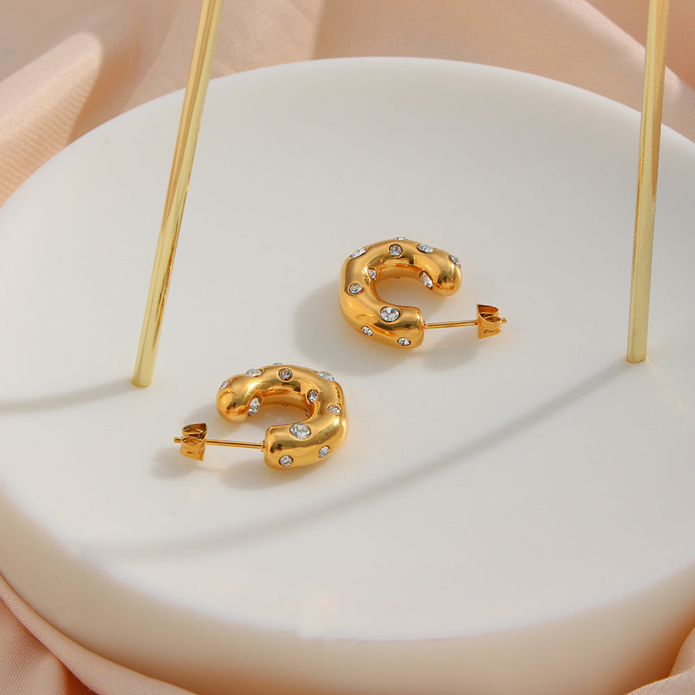 Orecchini a Cerchio Minimalisti Moderni Geometrici a C in Acciaio Inossidabile con Placcatura in Oro 18K e Intarsio in Zirconi da Donna