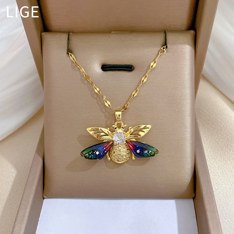 Collar con colgante de abeja de acero de titanio de lujo con incrustaciones de circonitas, diseño geométrico, cadena hasta la clavícula, unisex