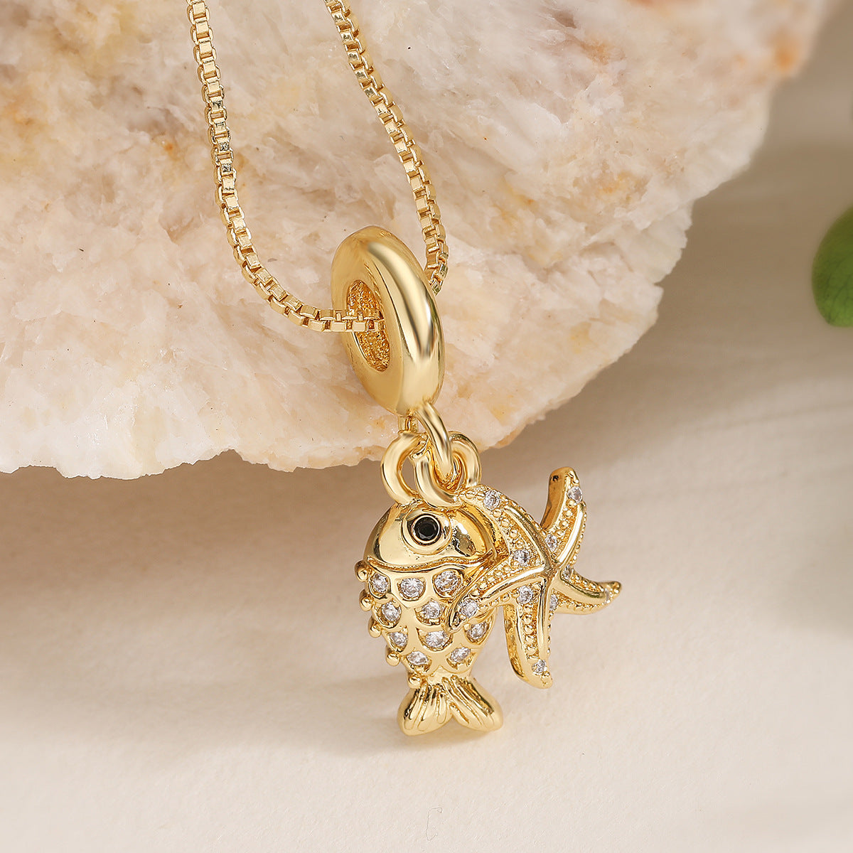 Minimalist 18K Gold Plated Brass Geometric Starfish Cubic Zirconia Pendant Necklace for Women