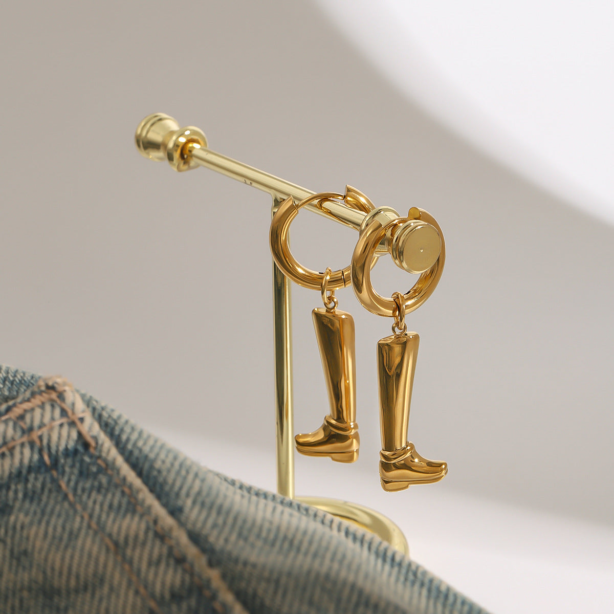 Orecchini da donna alla moda a forma di stivale geometrico in acciaio inossidabile placcato oro 18K