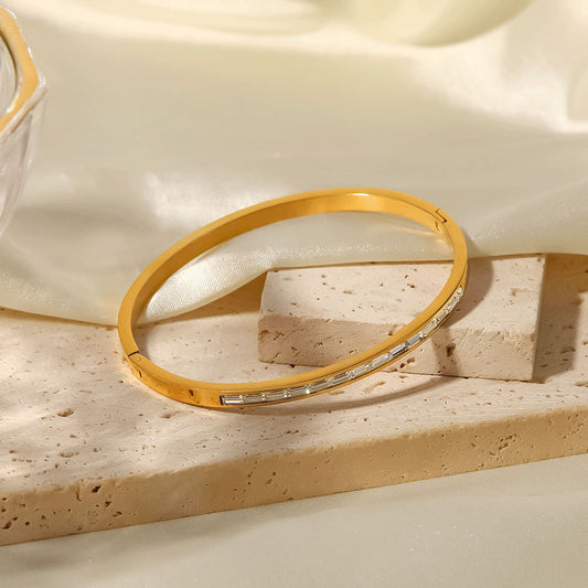 Bracciale Minimalista Geometrico in Acciaio Inossidabile da Donna con Placcatura in Oro 18K e Intarsio di Zirconi Bianchi Quadrati