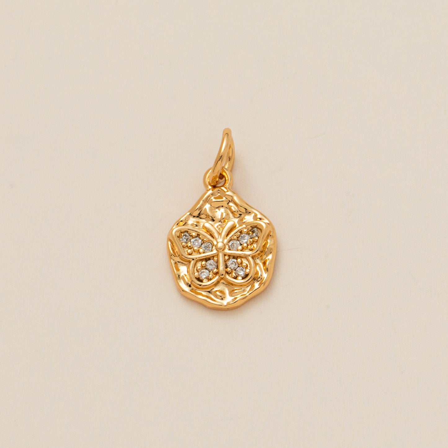 Collana da donna con ciondolo floreale a cuore a goccia in ottone placcato