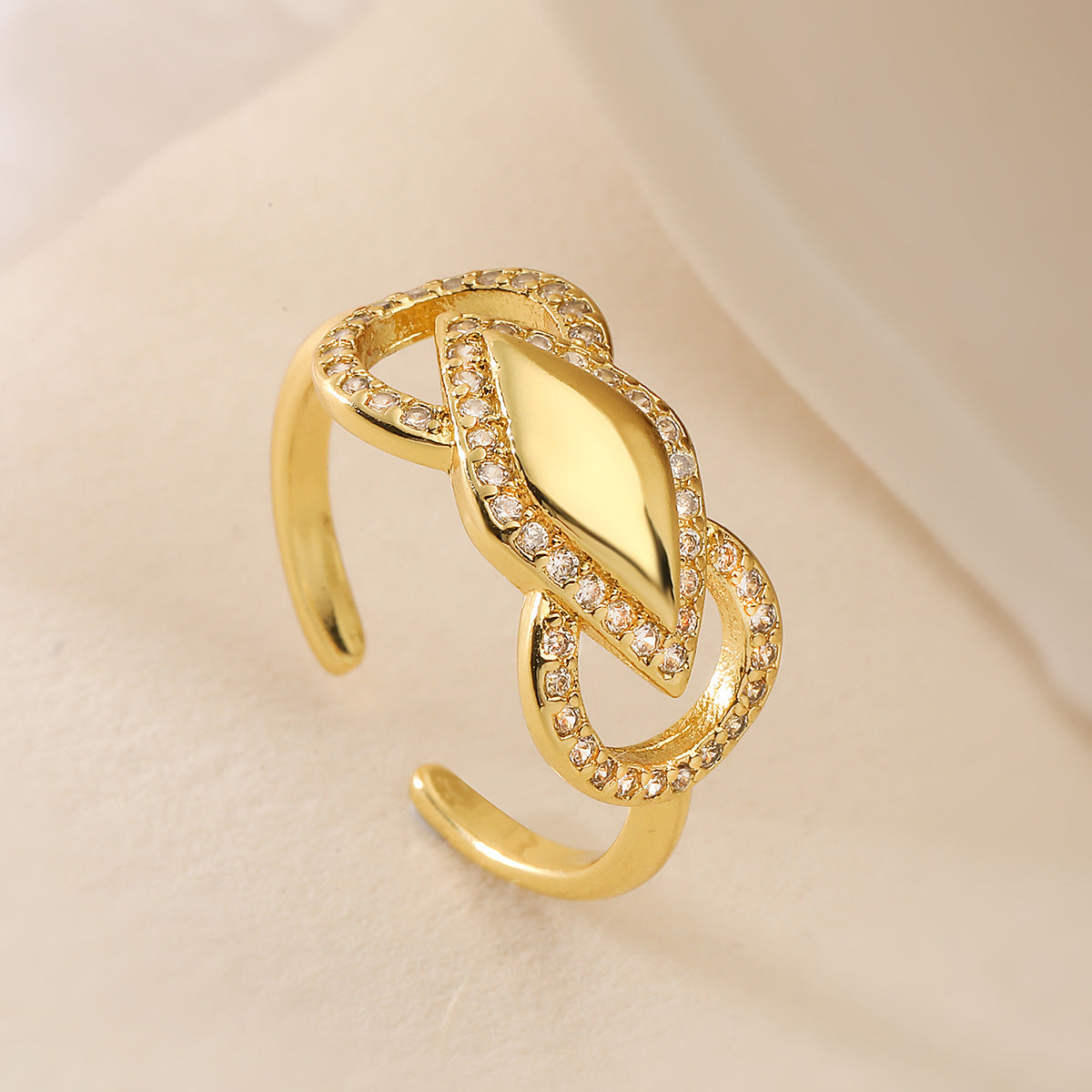 Anello Geometrico Aperto da Donna in Ottone Placcato Oro 18K con Intarsio di Zirconi, Design Minimalista di Tendenza
