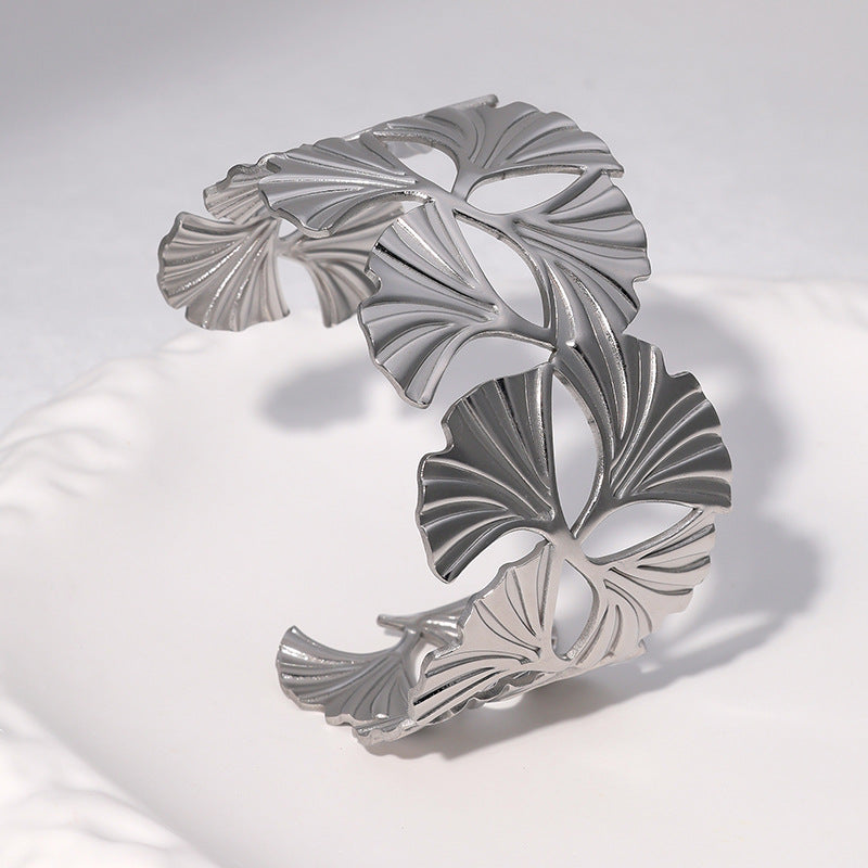 Bracciale Minimalista con Foglia di Ginkgo in Acciaio Inossidabile, Regolabile, Placcato Oro 18K, da Donna