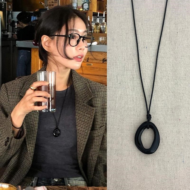 Collana con ciondolo geometrico in acrilico stile retrò da donna con charm in lega, fatta a mano, catena a strati alla moda minimalista