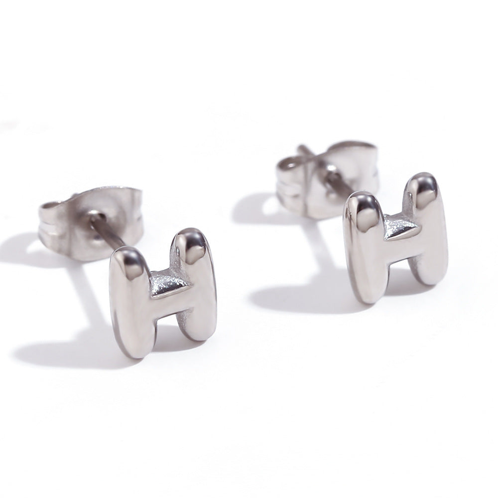 Orecchini a perno da donna con lettera geometrica moderna minimalista in acciaio al titanio placcato oro 18K