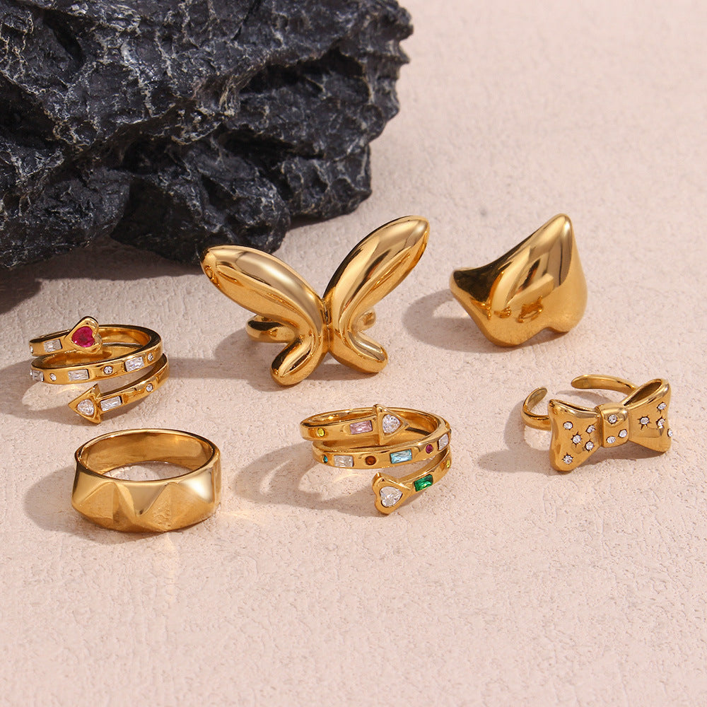 Anello a Cuore Geometrico Punk in Acciaio Inossidabile con Placcatura in Oro 18K da Donna