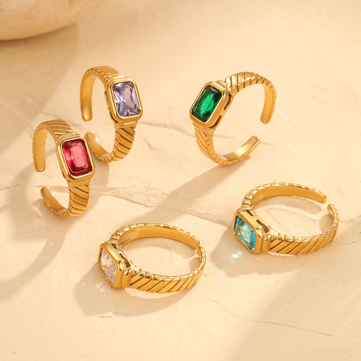 Anillo cuadrado de circonita geométrica vintage de acero inoxidable con chapado en oro de 18 quilates para mujer