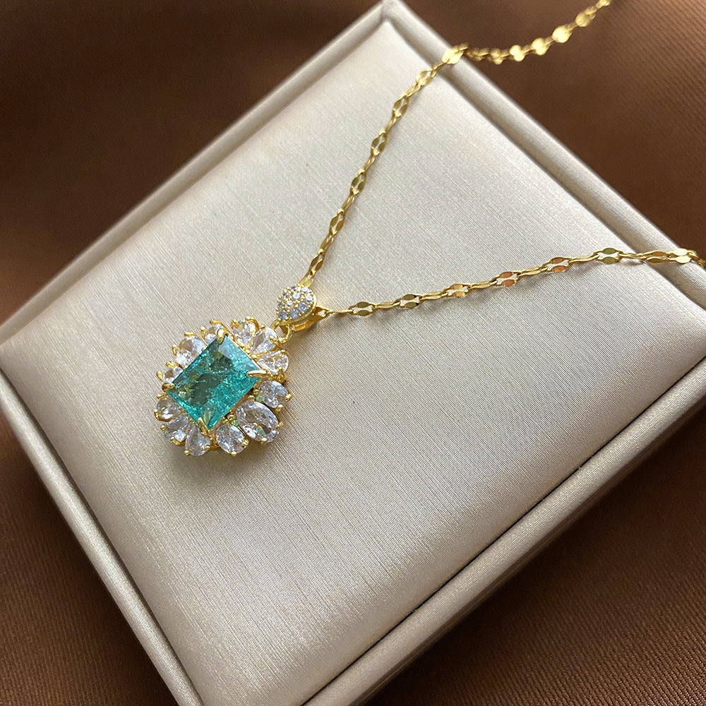 Collana Pendente Floreale Minimalista da Donna e Uomo in Acciaio al Titanio con Finitura Placcata e Catenina a Croce