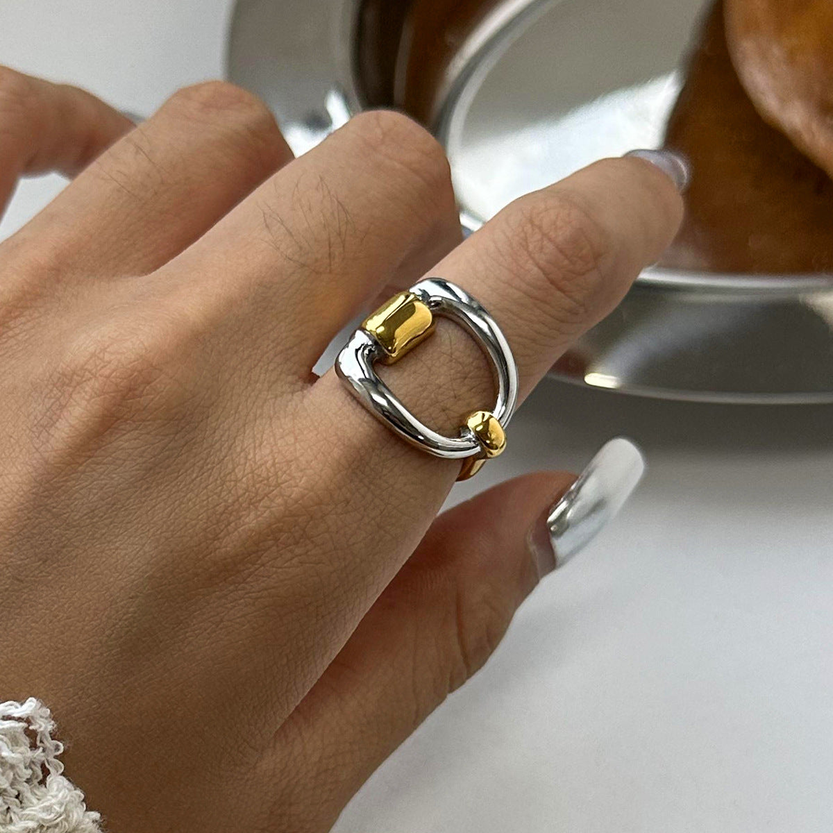 Anello a Lettera Minimalista in Acciaio Inossidabile Placcato Oro e Argento da Donna