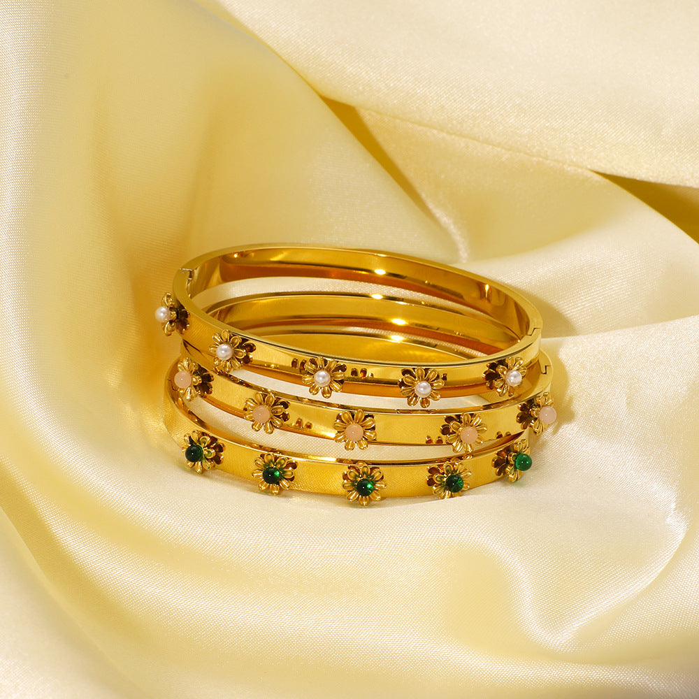 INS Style Geometric Flower-Shaped Polished Stainless Steel Bracelet with 18K Gold Plating Hypoallergenic