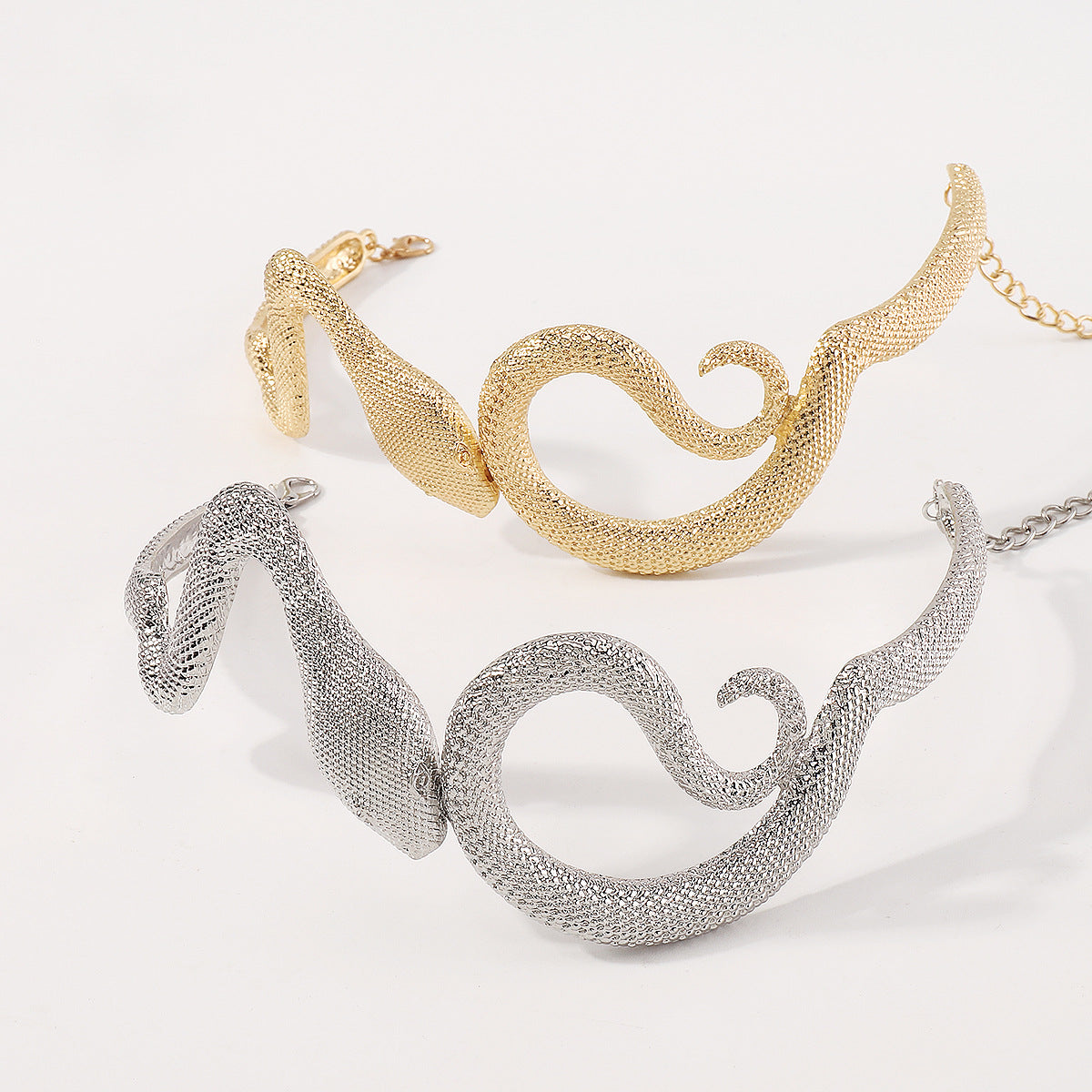Collar de aleación con forma de serpiente geométrica dulce-vanguardista para mujer con textura artesanal y diseño vintage irregular de Hip-Hop