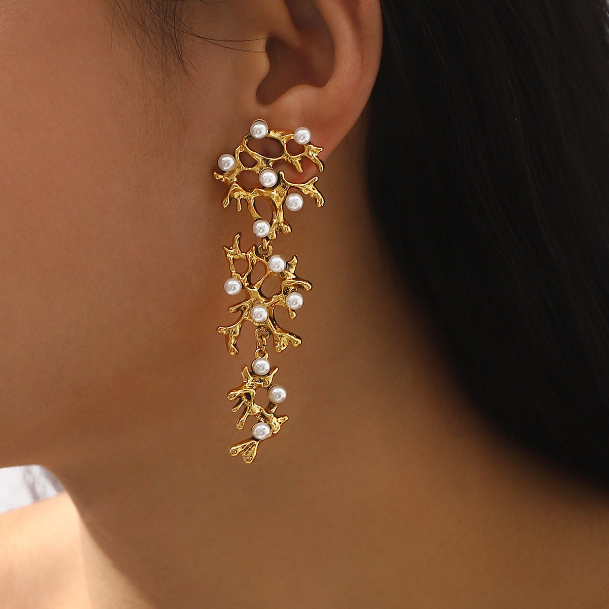 Vintage-Inspired Geometric Leaf-Shaped Alloy Earrings with Imitation Pearl Inlay for Women