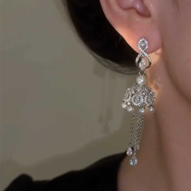 Elegantes pendientes de perlas con diseño de gota de agua, incrustaciones de circonitas y detalle de borla para mujer