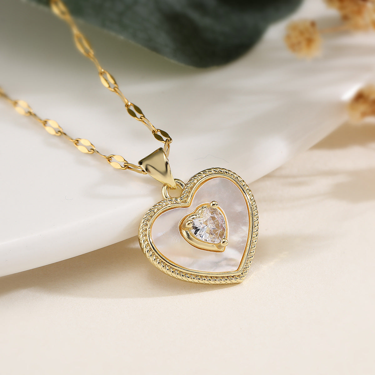Minimalist Heart-Shaped Copper Pendant Necklace with 18K Gold Plating and Zircon Inlay for Women