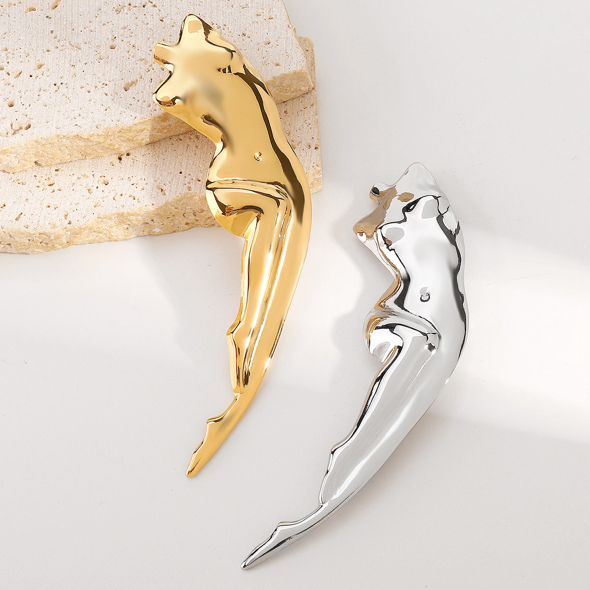 Broche minimalista de figura humana para mujer en acero inoxidable con acabado chapado, elegante pin de solapa para trajes y ropa formal