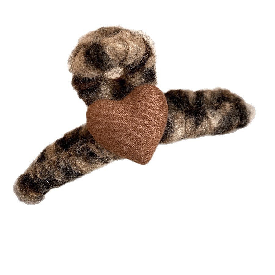 Luxury Style Heart-Shaped Acrylic Velvet-Flocked Hair Claw for Women
