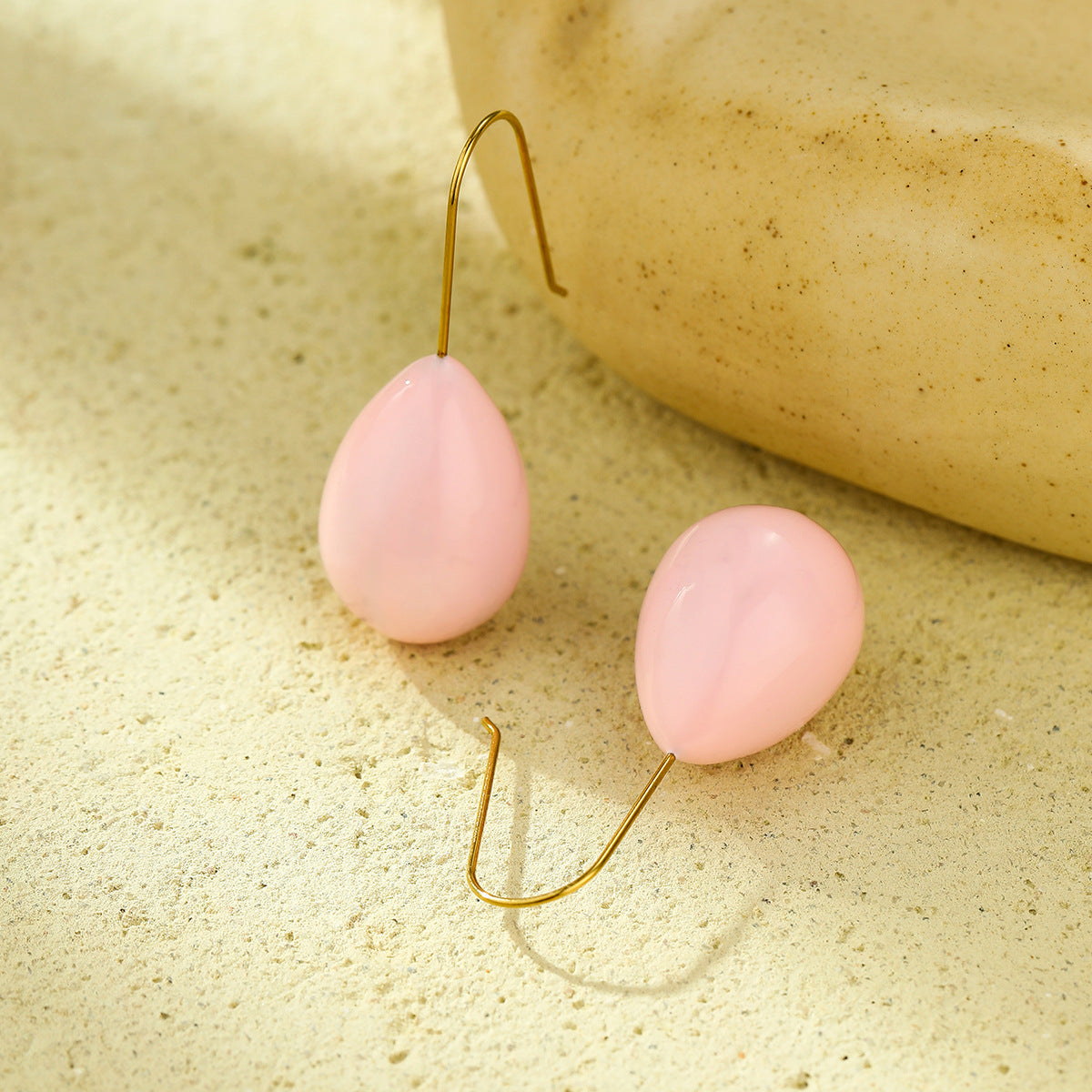 Pendientes colgantes de acero de titanio minimalistas de moda para mujer con revestimiento de esmalte y acabado chapado