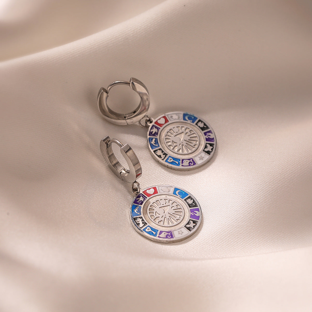 Orecchini da donna in acciaio al titanio con smalto a forma geometrica di occhio di Allah, stile bohémien
