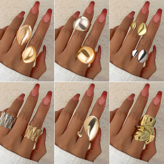 Anillo de aleación con forma de onda minimalista y geométrica para mujer, con acabado pulido y diseño de banda abierta