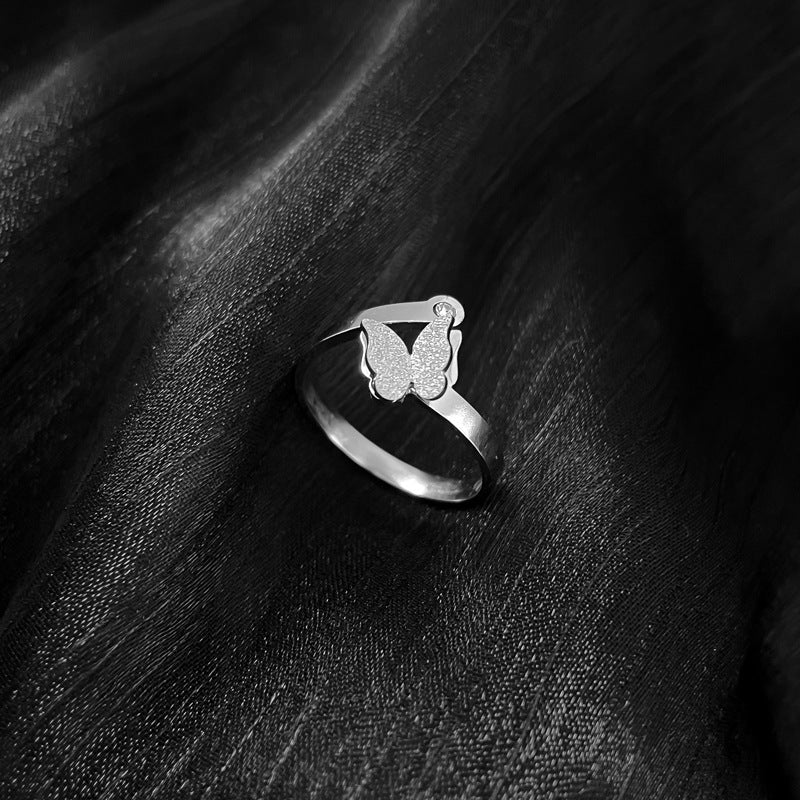 Anello Minimalista a Farfalla in Acciaio al Titanio per Uomo e Donna con Finitura Lucida Fascia di Tendenza per Dito Indice