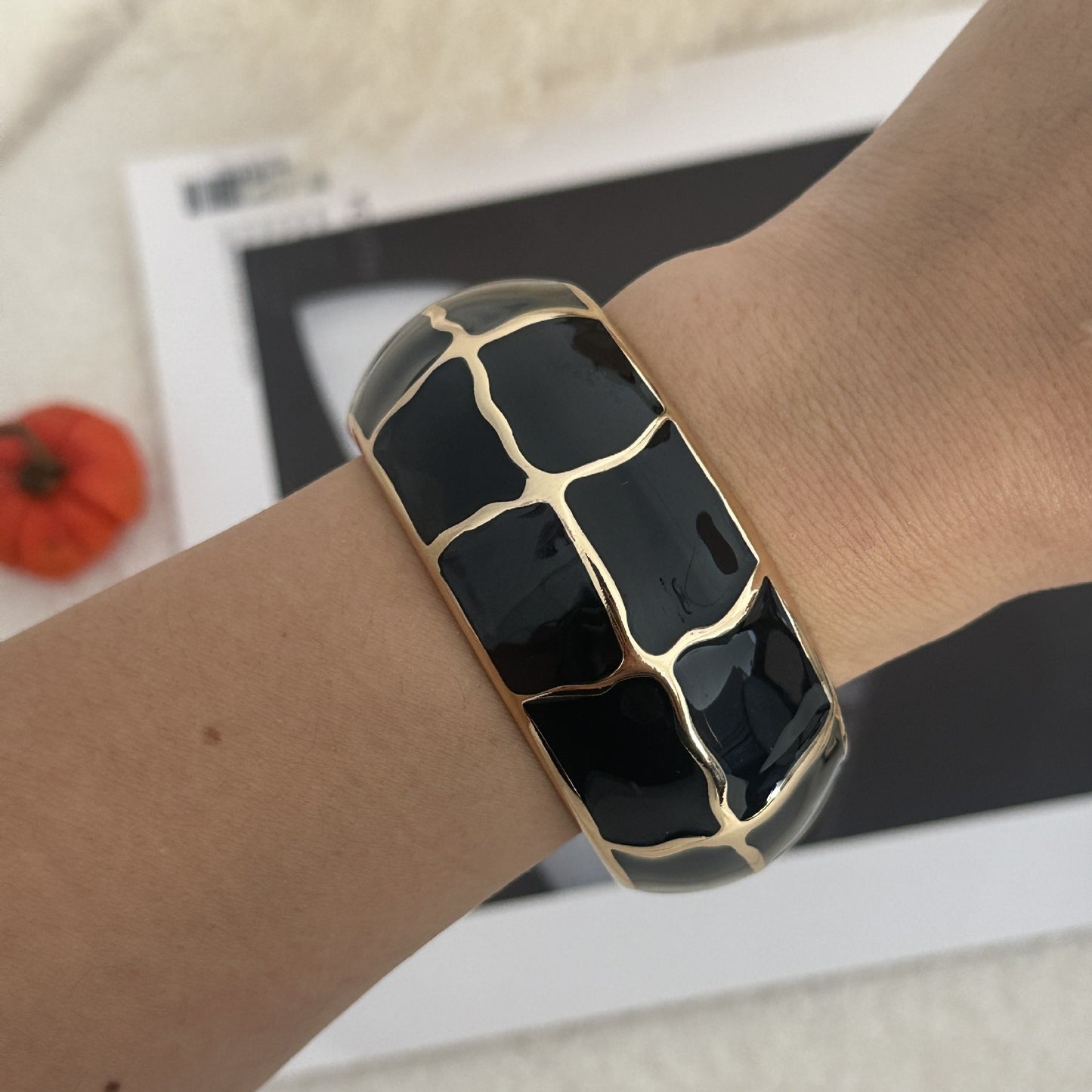 Rose Red Gradient Checkered Geometric Drip Oil Plated Alloy Open Cuff Bracelet