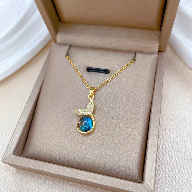 Collana con ciondolo geometrico in acciaio al titanio con strass di lusso "Coda di Sirena e Cielo Stellato" per donna e uomo