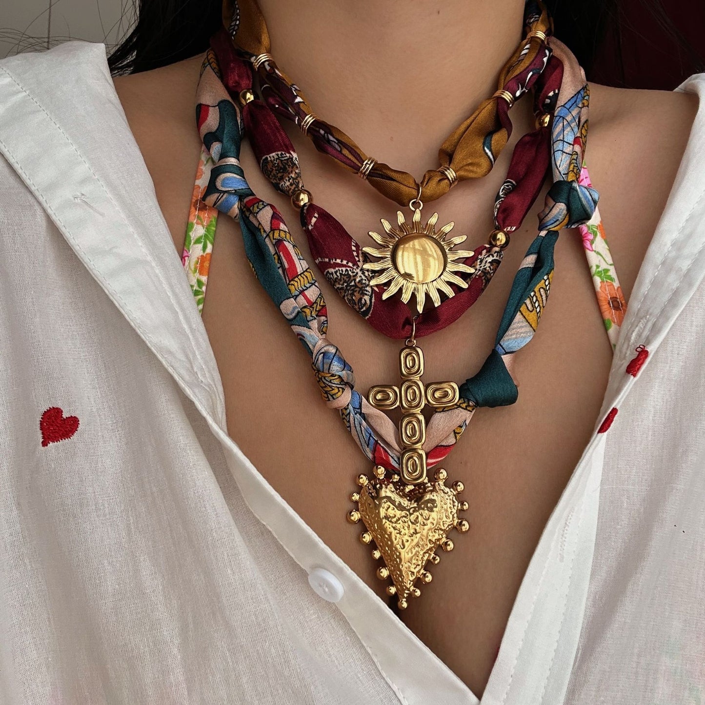Collar con colgante informal de cruz y corazón de acero inoxidable para mujer