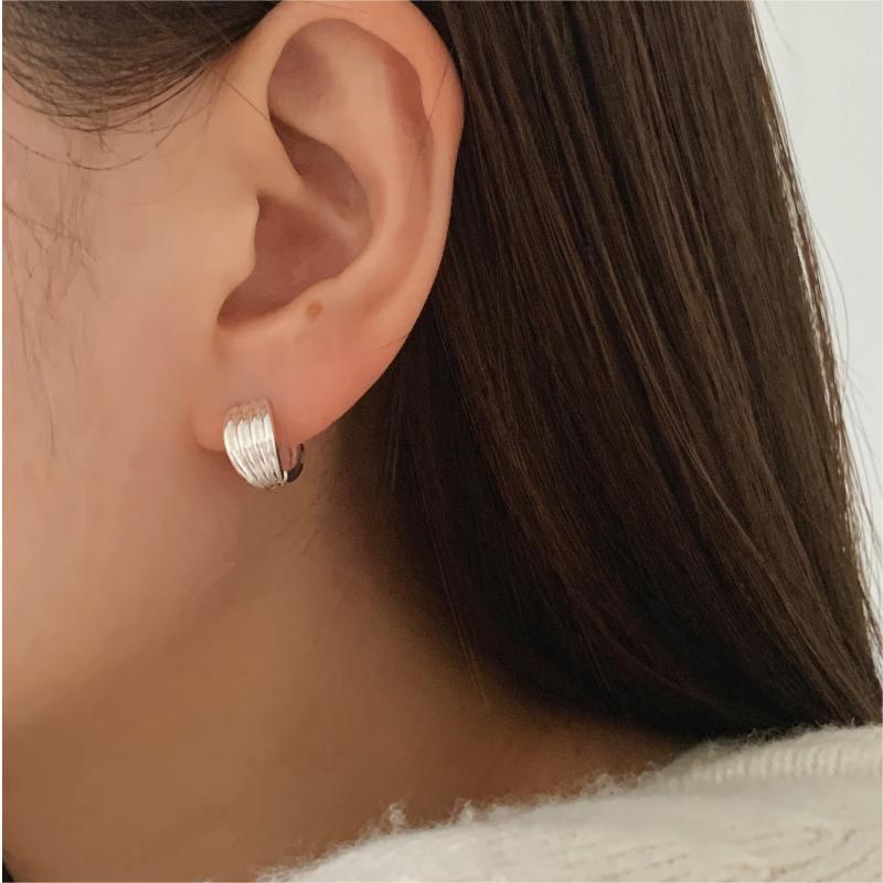 Pendientes minimalistas con forma de letra de plata de ley 925 con acabado chapado, diseño geométrico con esquinas cortadas