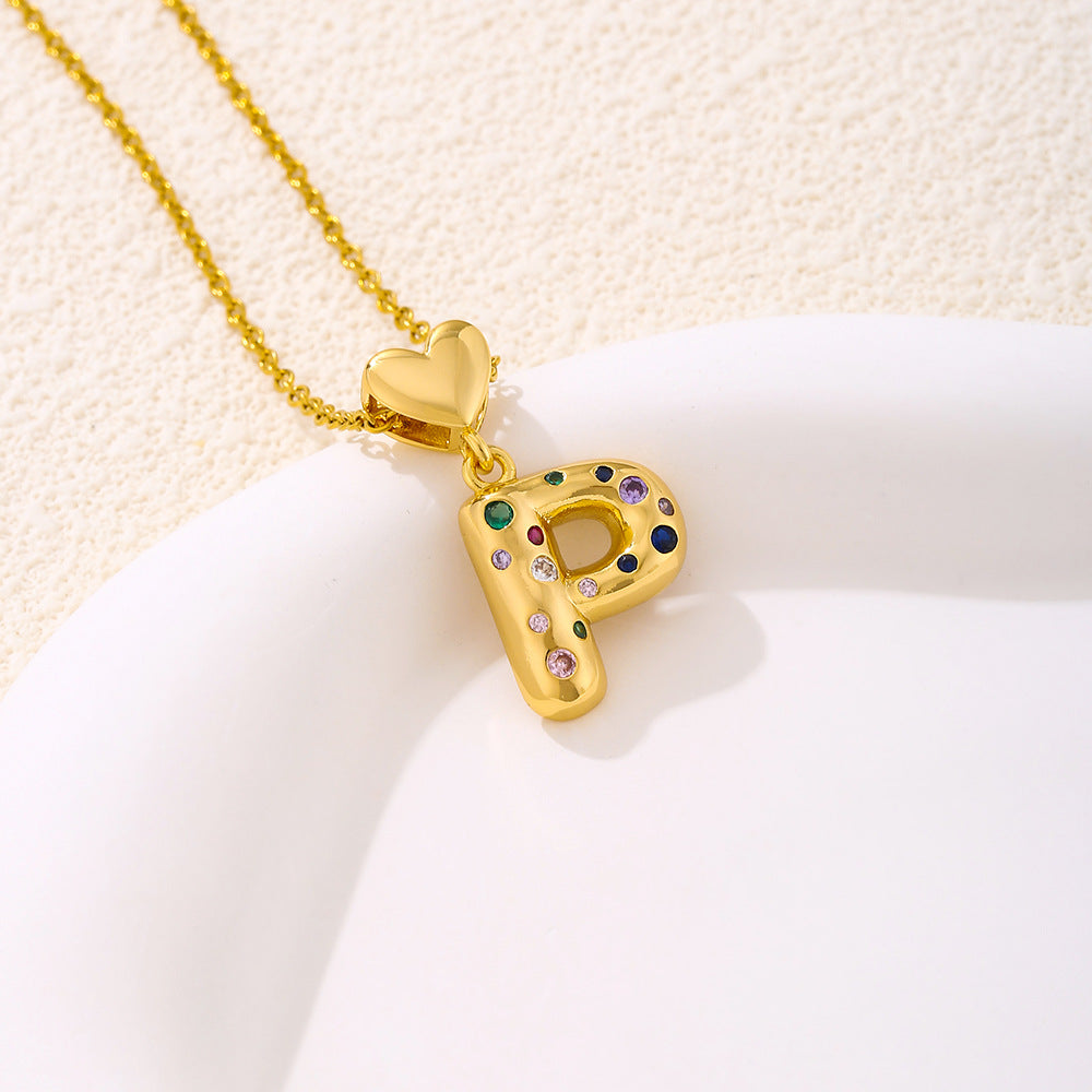 Elegante collana con ciondolo a lettera e cuore da donna in acciaio inossidabile con catena a maglie e dettagli a micro-pavé