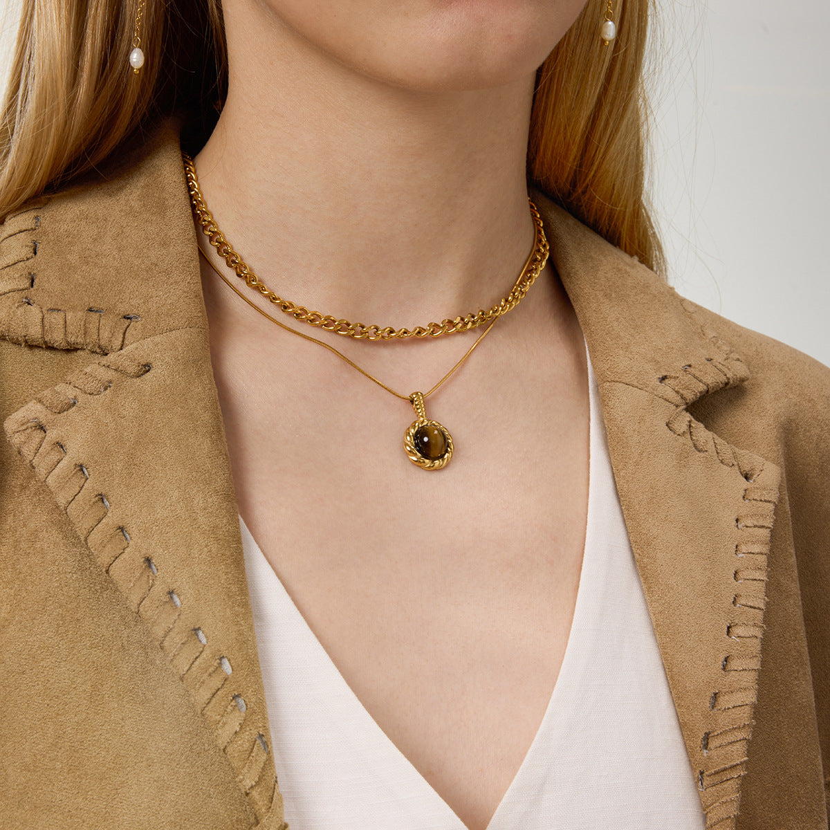 Collana Pendente Occhio di Tigre Geometrico da Donna in Acciaio al Titanio con Finitura Placcata e Catena a Collana in Acciaio Inossidabile