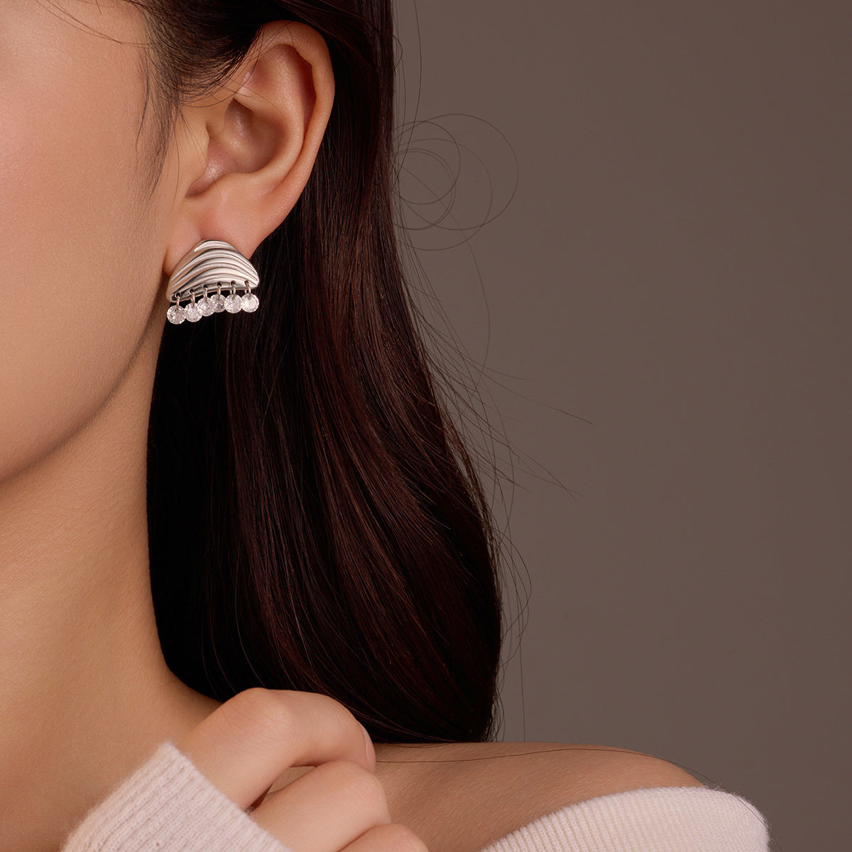 Pendientes de acero inoxidable dorado con diseño geométrico vintage y circonitas para mujer