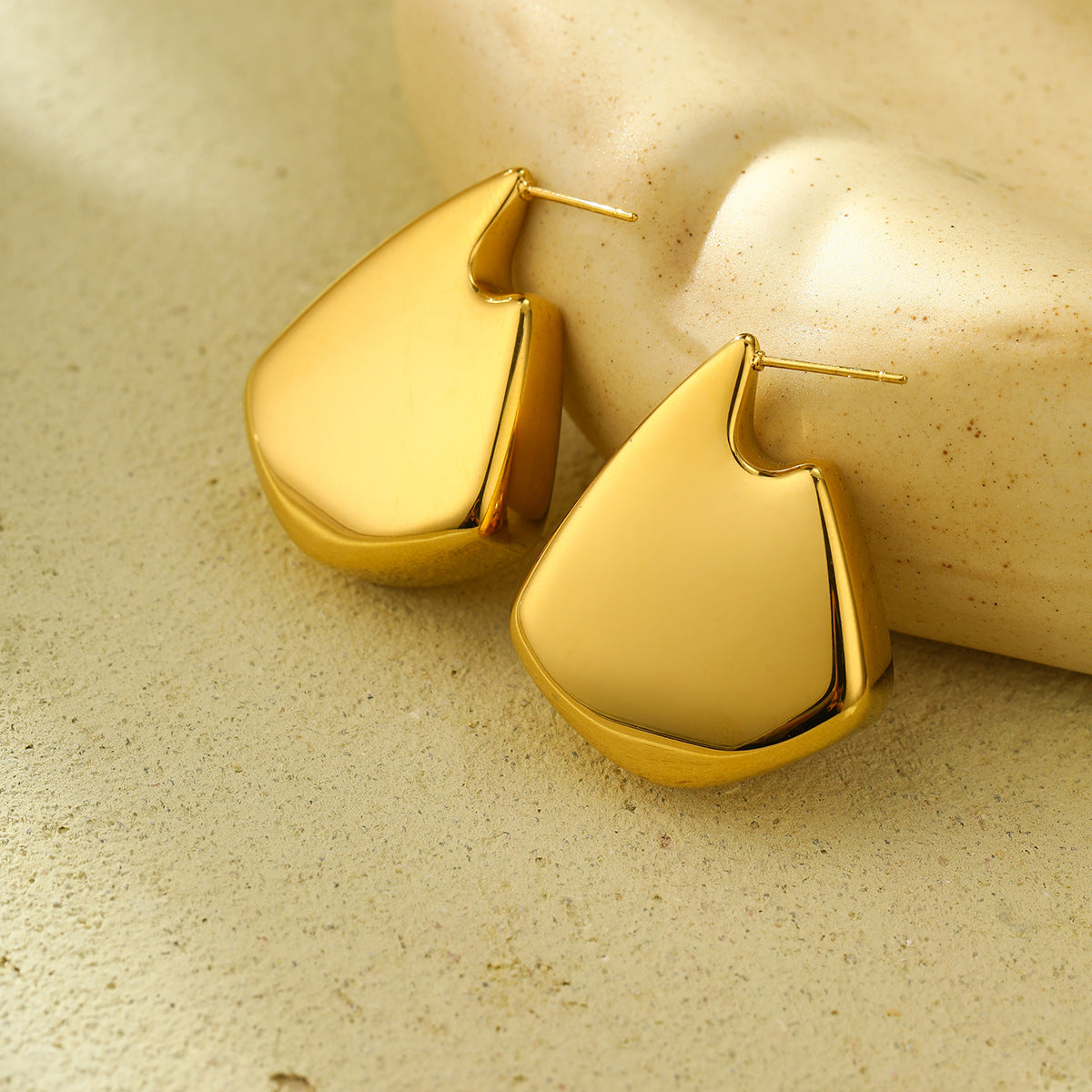 Orecchini da donna eleganti vintage geometrici in acciaio inossidabile placcati oro a forma di pinna irregolare