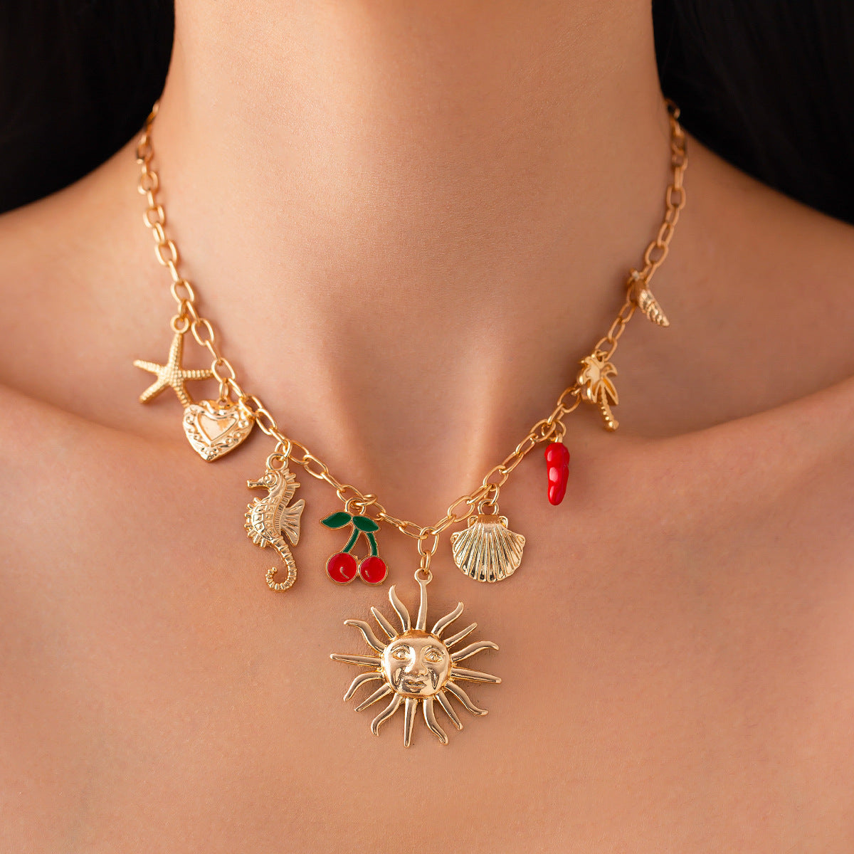 Collana pendente minimalista con stella e conchiglia, nappina e design a coda di sirena, in lega con finitura placcata