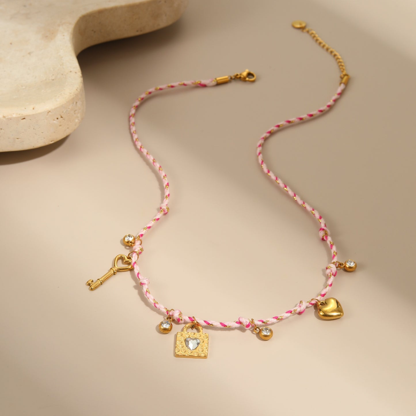 Collar Trenzado Hecho a Mano de Acero de Titanio con Colgante de Estrella y Luna para Mujer, Estilo Oficina a la Moda