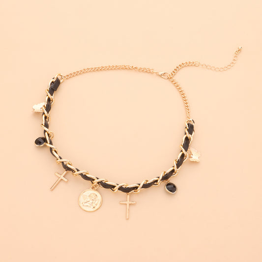 Collana con Pendente Geometrico Tondo Angelo da Donna con Motivi a Croce e Farfalla, Catena in Lega, Finitura Galvanizzata