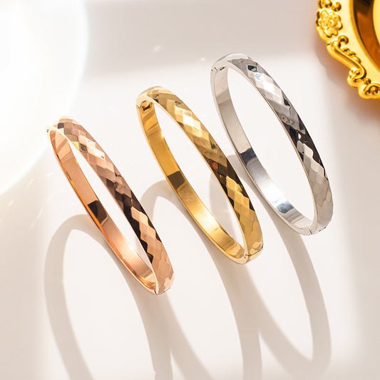 Minimalist Rhombus Starry Bracelet for Women Made of Titanium Steel with 18K Gold Plating Hypoallergenic Fade-Resistant Finish