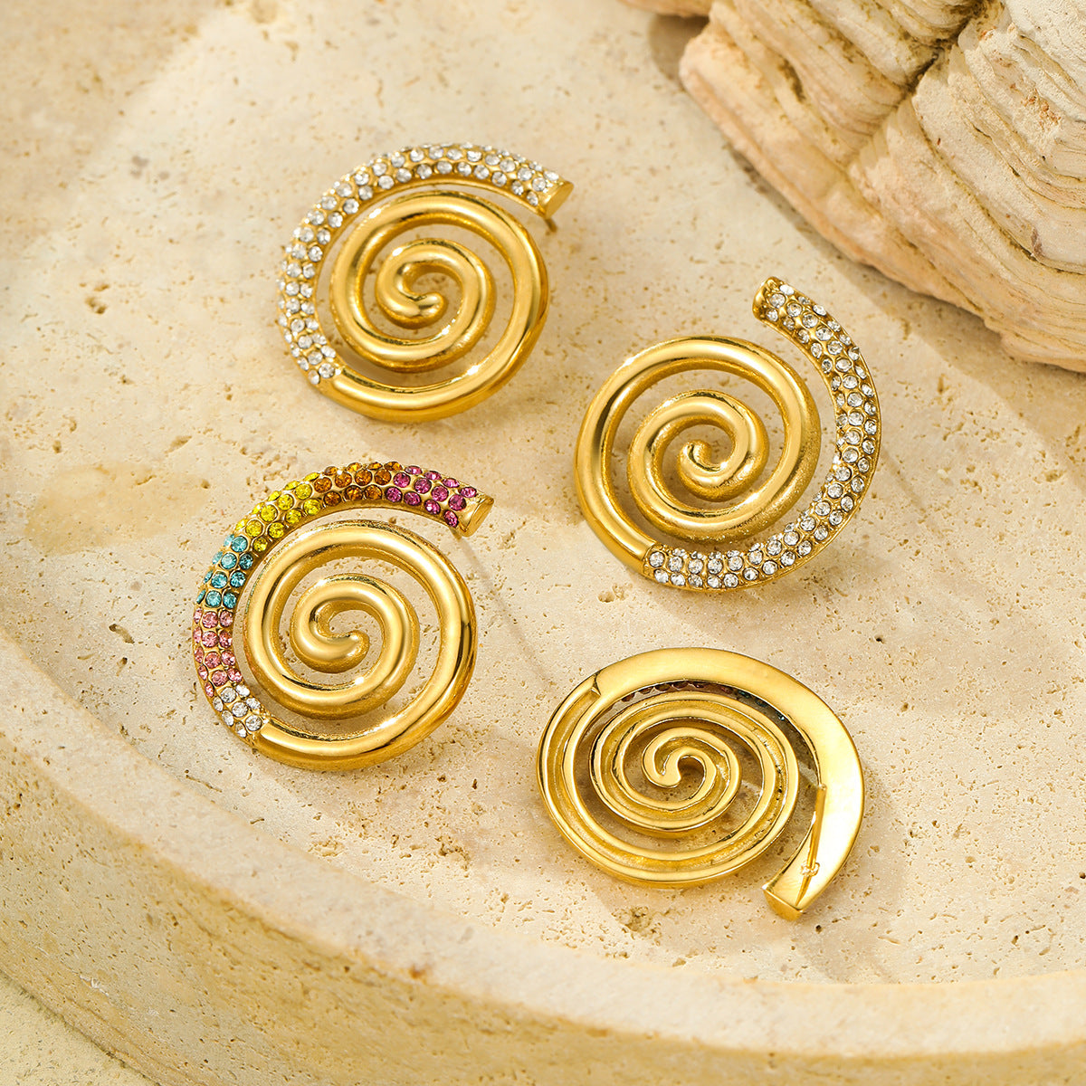 Orecchini Minimalisti a Spirale in Acciaio Inossidabile con Placcatura in Oro 18K e Intarsio di Zirconi