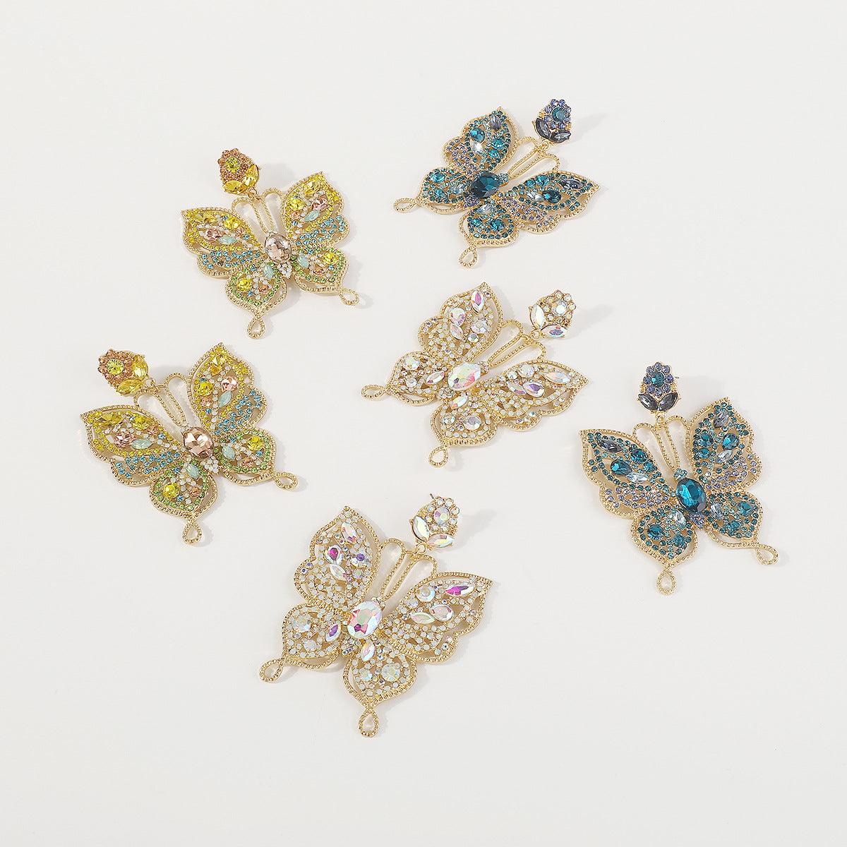 Pendientes góticos vintage de mariposa para mujer con diseño calado, base de aleación y incrustaciones de diamantes de imitación con acabado chapado