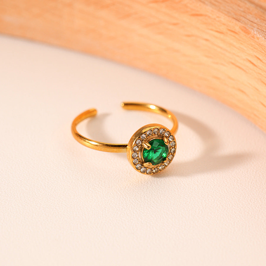 Anello minimalista di lusso regolabile in acciaio al titanio a motivi geometrici con intarsio di zirconi smeraldo e placcatura sottovuoto in oro 18 carati da donna