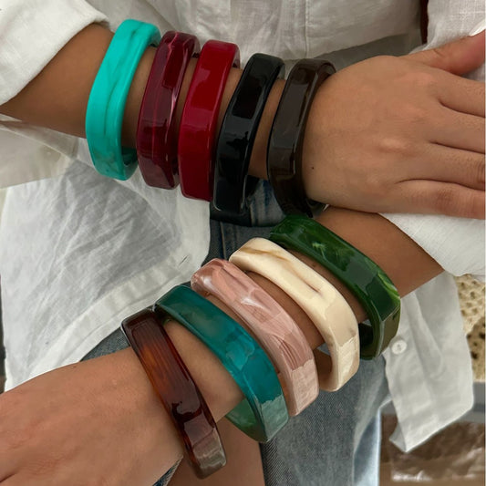 Pulsera Minimalista Geométrica de Acrílico con Goteo de Aceite