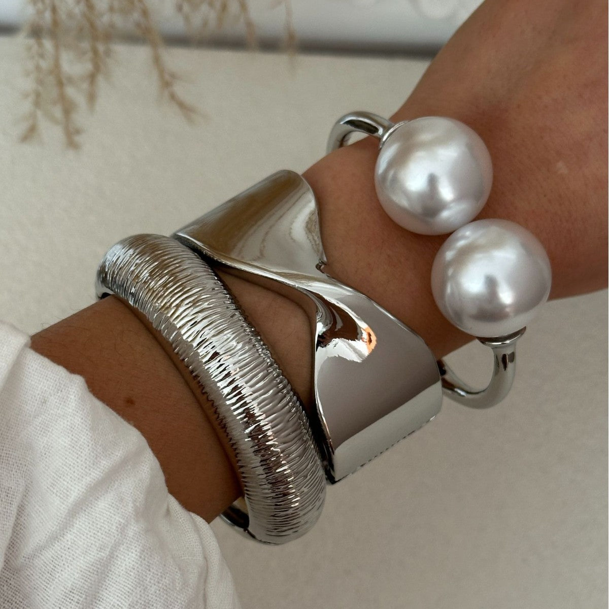 Fashion Minimalist Round Faux Pearl Plated Alloy Cuff Bracelet